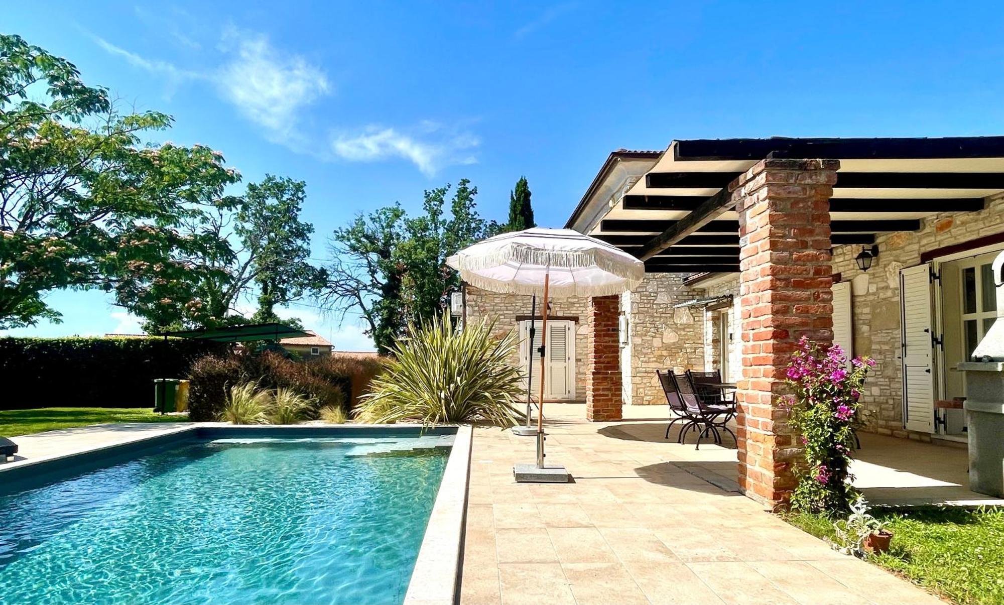 Villa Melissa - Istrisches Steinhaus Mit Pool In Guter Lage Sveti Lovrec Pazenaticki Ngoại thất bức ảnh